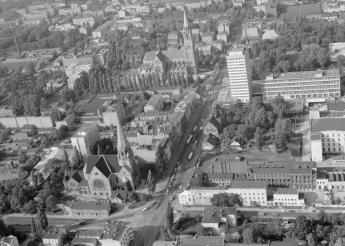 zabudowa centrum miasta.  Fragment zabudowy miasta w otoczeniu pl. Katedralnego i ul. Piotrkowskiej od strony południowej, skan 1