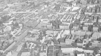 zabudowa centrum miasta.  Fragment zabudowy centrum w otoczeniu ul. Struga między ul. Piotrkowską a Wólczańską od strony zachodniej, skan 1