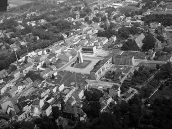 Widok ogólny zabudowy miasta od strony południowo - zachodniej, skan 1