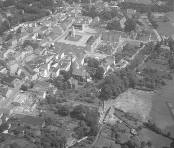Widok ogólny zabudowy centrum  miasta od strony południowo - zachodniej, skan 1