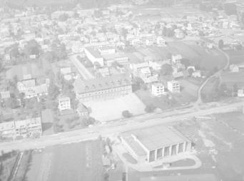 zabudowa centrum miasta. Widok ogólny zabudowy centrum miasta od strony południowej , skan 1