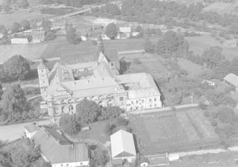 opactwo Cystersów XII - XIII wieku Widok ogólny opactwa  od strony południowej , skan 1