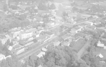 zabudowa wsi. Widok ogólny zabudowy wsi od strony zachodniej, skan 1