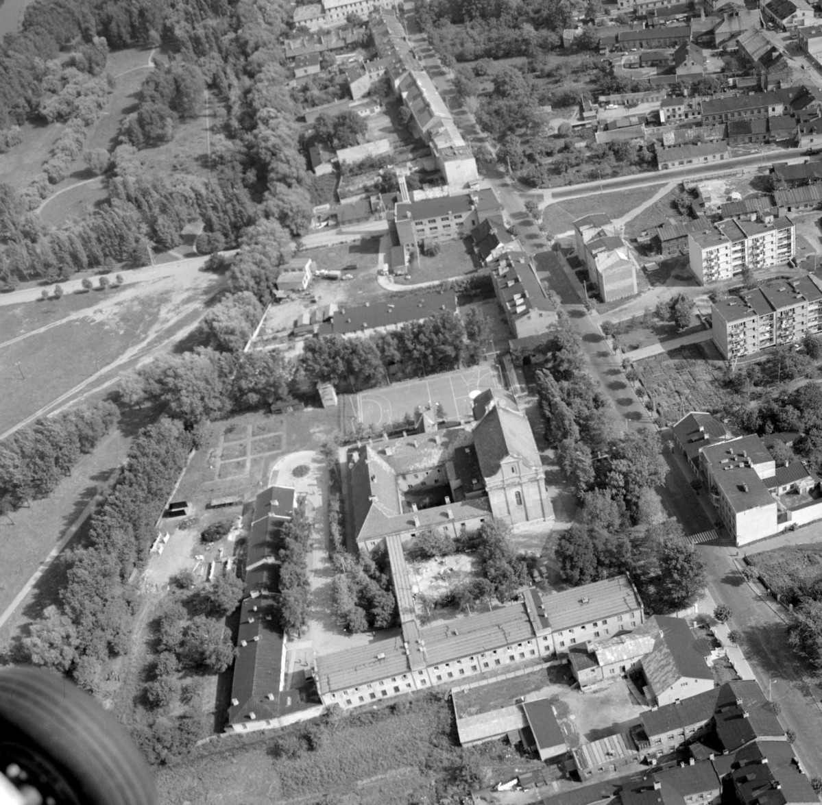 zabudowa miasta. Fragment zabudowy miasta od strony północnej - zachodniej, skan 1