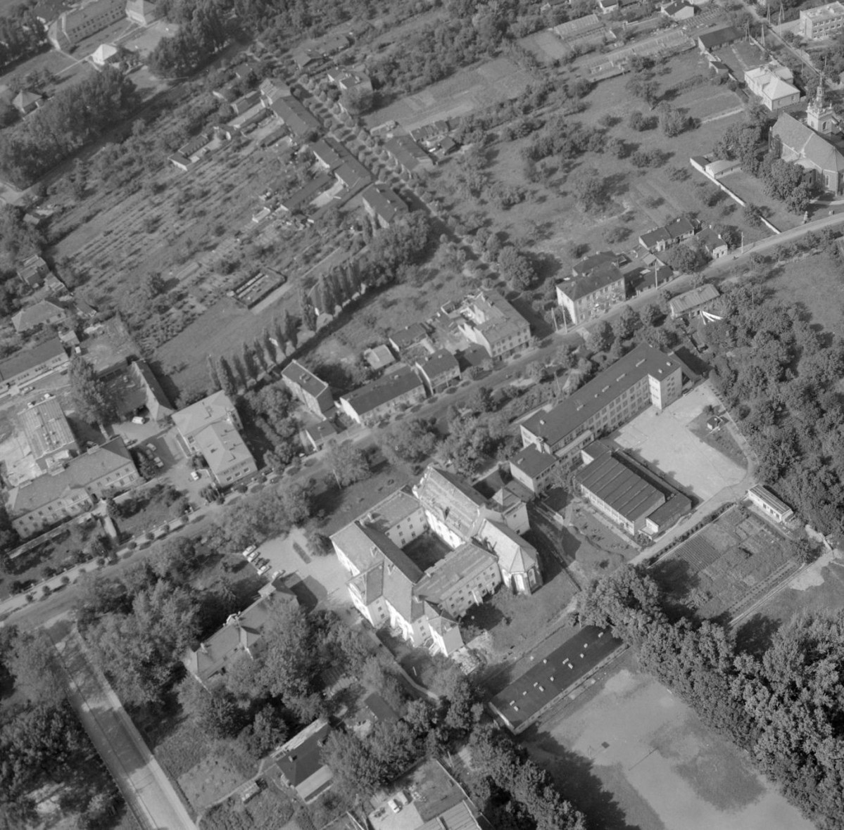 kościół i klasztor bernardynów /XVI, XVII, XVIII wieku/ Zabudowa miasta w otoczeniu klasztoru Bernardynów od strony południowej - wschodniej, skan 1