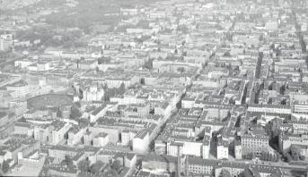 układ urbanistyczny centrum miasta. Widok ogólny układu centrum od strony południowej - zachodniej, skan 1