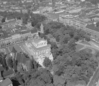 zabudowa centrum miasta. Widok zabudowy w otoczeniu Placu świeku Ducha z Plantami i teatrem J. Słowackiego oraz kościołem parafialnym świeku Krzyża od strony południowej - wschodniej, skan 1