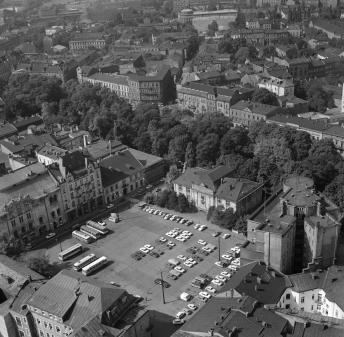 Plac Szczepański. Zabudowa Placu Szczepańskiego na Starym Mieście od strony północnej - wschodniej, skan 1