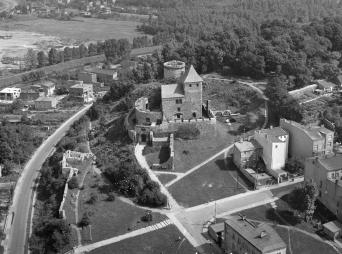 Widok wzgórza zamkowego od strony południowo - zachodniej, skan 1