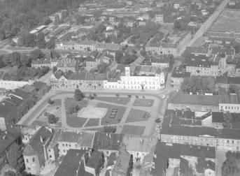 zabudowa centrum miasta z rynkiem i ratuszem /1847 -48/ Fragment północnej -zachodniej części centrum miasta z rynkiem i ratuszem od strony południowej, skan 1
