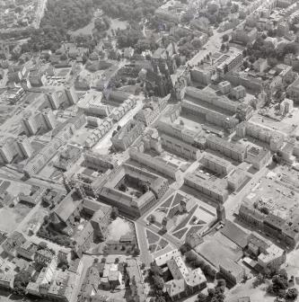 zabudowa centrum miasta. Fragment zabudowy centrum z położeniem rynku, kolegium  Jezuitów i kościoła parafialnego od strony zachodniej, skan 1