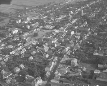 zabudowa staromiejska. Widok ogólny zabudowy staromiejskiej od strony  północnej - zachodniej, skan 1