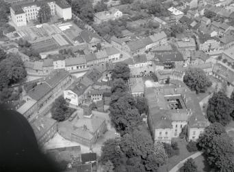 zabudowa staromiejska z zamkiem. Fragment od północnej, skan 1