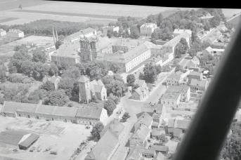 opactwo Benedyktynów XVIII wieku Widok ogólny zespołu od strony południowej - zachodniej, skan 1
