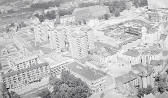 zabudowa centrum. Widok fragmentu zabudowy centrum od strony południowej - zachodniej, skan 2