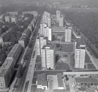 zabudowa miasta. Ul. Międzynarodowa od strony południowej, skan 1