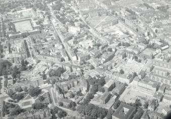 układ urbanistyczny. Widok ogólny układu centrum od strony wschodniej, skan 1