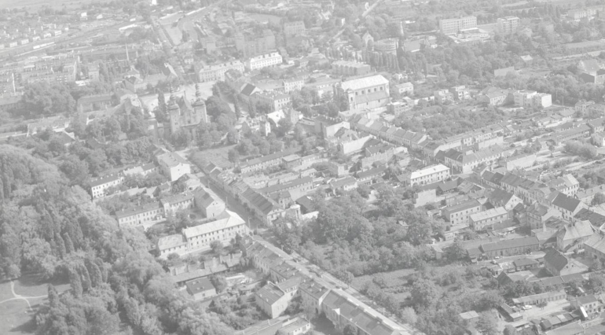 układu urbanistyczny. Widok ogólny układu  centrum miasta od strony zachodniej, skan 1