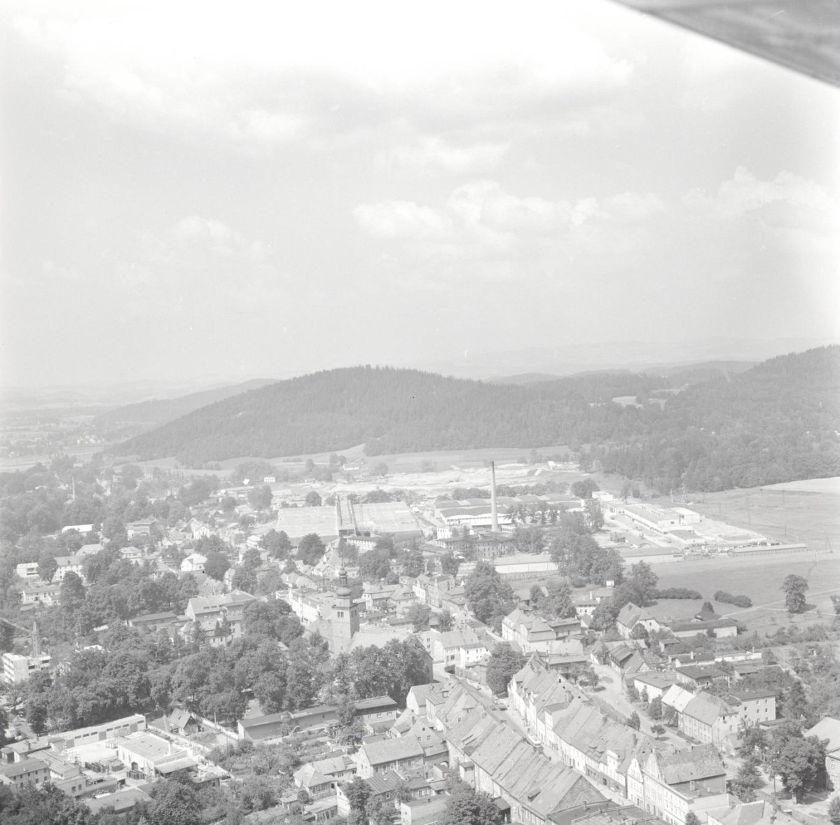 zabudowa miasta. Widok ogólny zabudowy w układzie topograficznym od strony południowej, skan 1