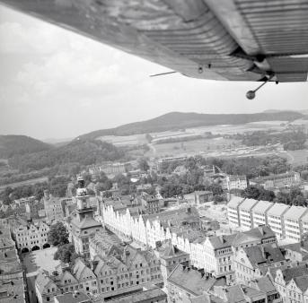 zabudowa centrum  miasta.  Fragment zabudowy  centrum od strony południowej , skan 1