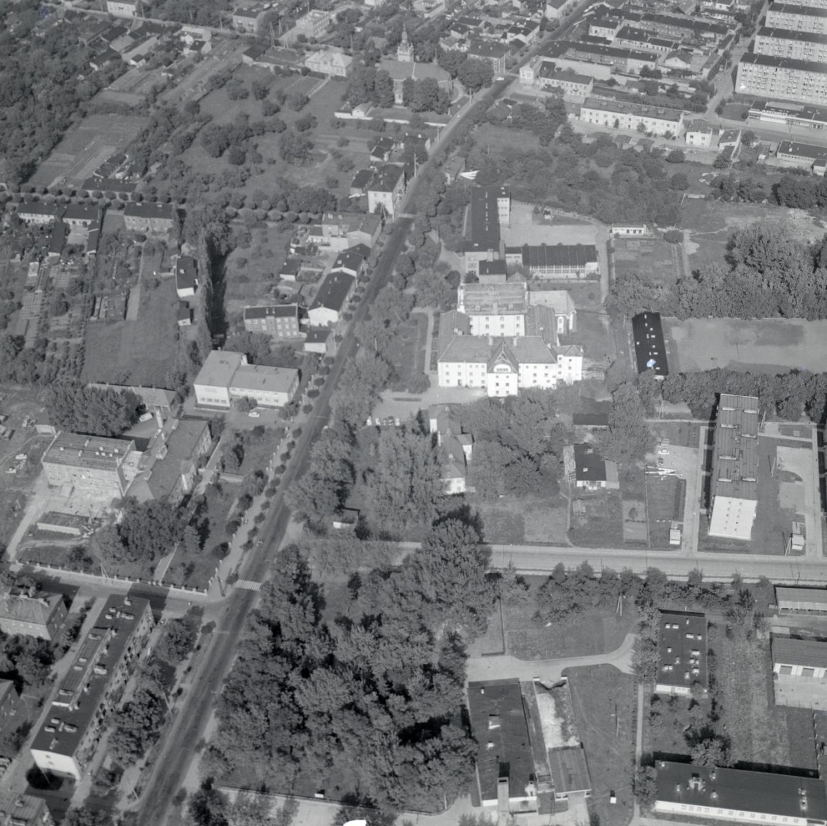 zabudowa miasta.  Fragment zabudowy miasta wokół zespołu klasztornego Bernardynów od strony południowej , skan 1