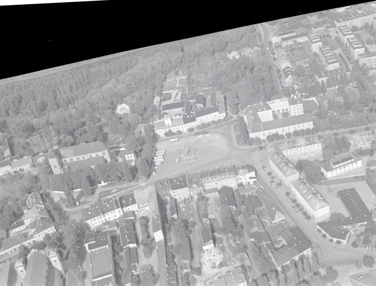 rynek. Zabudowa rynku od strony południowej, skan 1