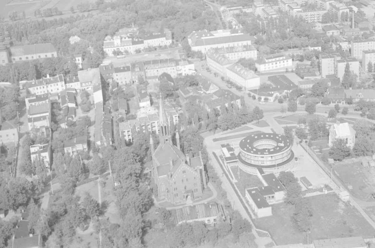 zabudowa centrum.  Widok ogólny zabudowy centrum miasta od strony południowej, skan 1