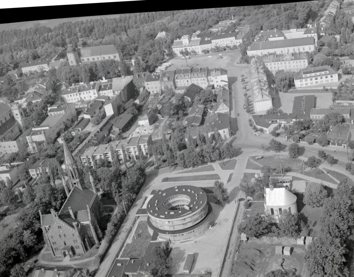 zabudowa centrum.  Widok ogólny  centrum miasta od strony południowej, skan 1
