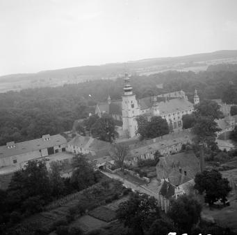 opactwo Cystersów XIII  wieku  Widok ogólny opactwa  od strony zachodniej, skan 1