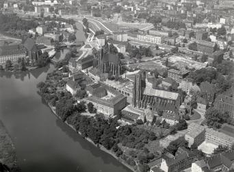 Ostrów Tumski i Piasek. Zabudowa  zespołów sakralnych wyspy od strony południowej, skan 1
