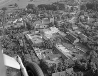 zabudowa miasta. Fragment zabudowy miasta przy kościele farnym od strony południowej, skan 1