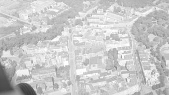 zabudowa miasta. Fragment zabudowy  centrum  od strony południowej, skan 1