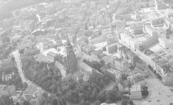 układ urbanistyczny. Widok ogólny układu centrum od strony zachodniej, skan 1