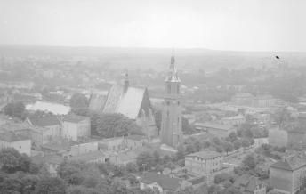 kościół parafialny XIV wieku Widok ogólny kościoła od strony północnej - zachodniej, skan 1