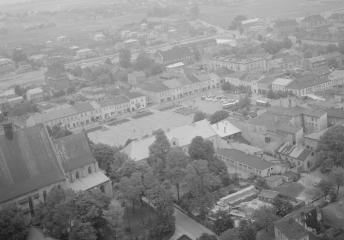 rynek. Widok ogólny rynku od strony północnej, skan 1