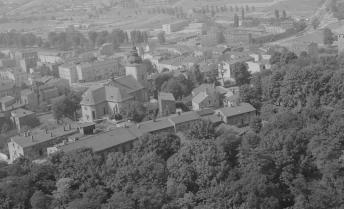 Fragment zabudowy miasta przy kościele parafialnym od strony północno - wschodniej, skan 1
