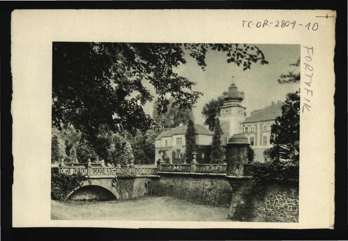 fragment karty pochodzącej z Ciołek G., Ogrody Polskie, Warszawa 1954 rys. 359 s. 238 przedstawijący park w Łańcucie oraz zabudowań pałacowych , skan 1