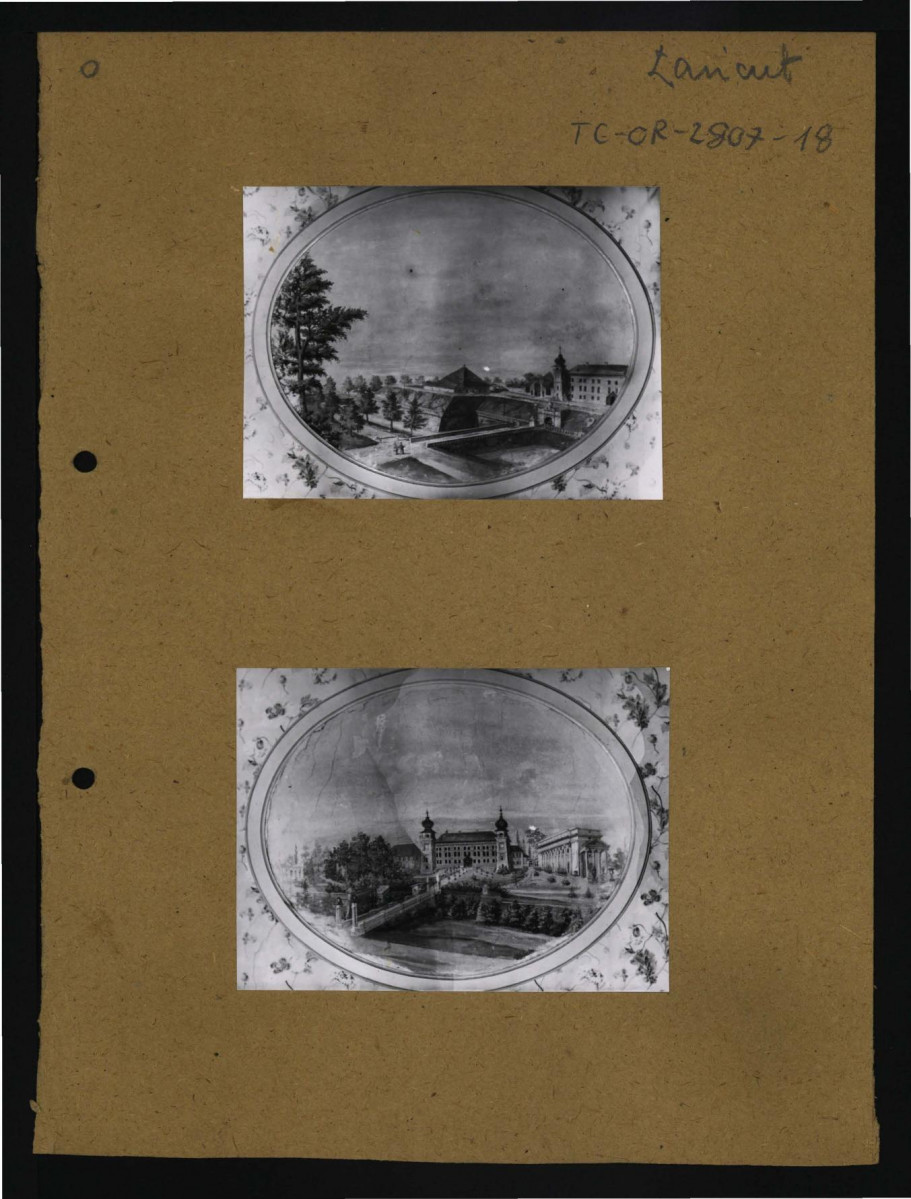 2 fotografie czarno-białe reprodukcji ryciny przedstawiające miejscowy zamek wraz z najbliższym otoczeniem (m.in. zbrojownią z ok. 1840 r.) , skan 1