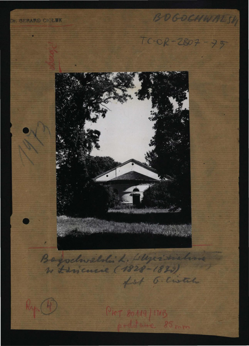fotografia czarno-biała przedstawiająca ujeżdżalnie wzniesioną w latach 1828-1830 , skan 1