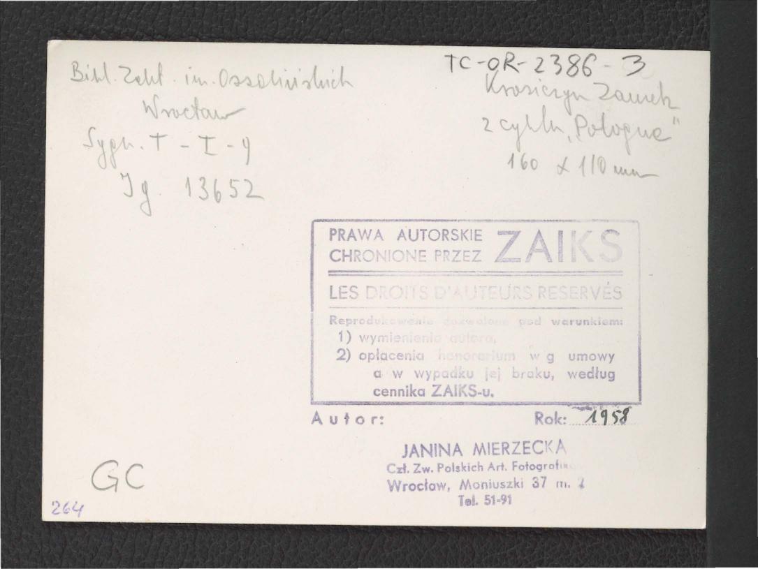 fotografia czarno-biała przedstawiająca reprodukcje ryciny ukazującej zamek od strony południowo-wschodniej; ze zbiorów Biblioteki Zakładu im. Ossolińskich we Wrocławiu , skan 2