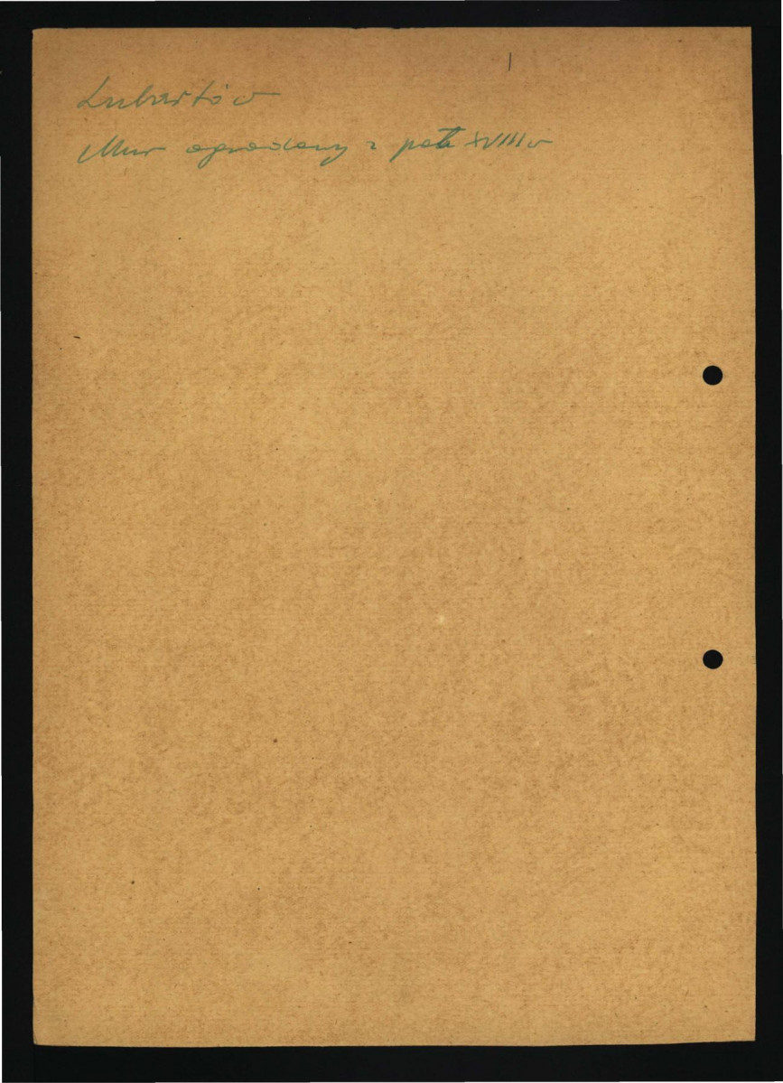 fotografia czarno-biała przedstawiająca fragment muru ogrodowego z poł. XVIII w., skan 2