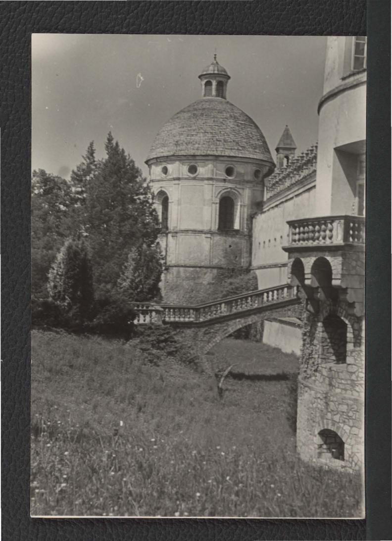 fotografia czarno-biała przedstawiająca fragment muru przy Baszcie Papieskiej od południowego wschodu  , skan 1