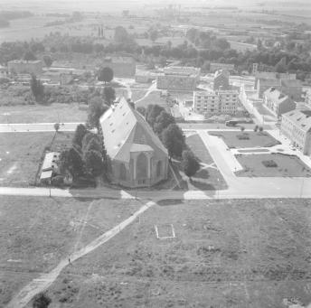 widok ogólny kościoła od strony zachodniej, skan 1