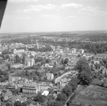 widok ogólny zabudowy miasta od strony zach., skan 1