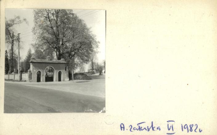 brama cmentarna, skan 2