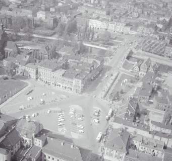 rynek. Zabudowa rynku - widok ogólny od strony południowej -wschodniej, skan 1