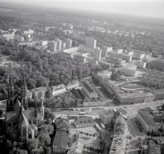 Widok ogólny zabudowy centrum od strony północno - wschodniej, skan 1