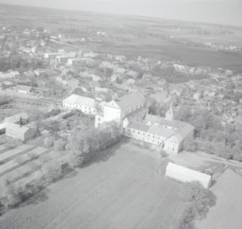 zabudowa centrum. Widok ogólny centrum od strony południowej, skan 1