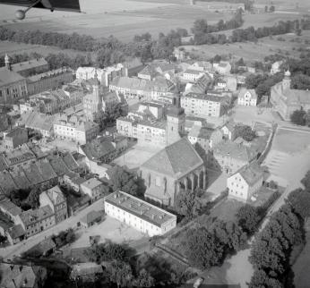 zabudowa centrum miasta. Widok ogólny zabudowy   centrum miasta od strony południowej  - zachodniej, skan 1