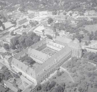 opactwo Cystersek. Widok ogólny  zespołu od strony południowej - wschodniej, skan 1